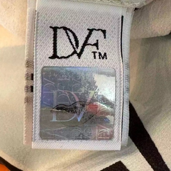 Diane von Furstenberg, Print 100% Silk Romper Shorts - Picture 3 of 11